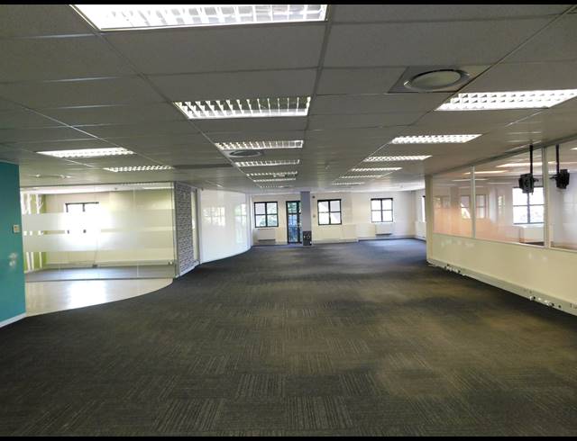 1,083M² OFFICE TO LET IN HYDE PARK